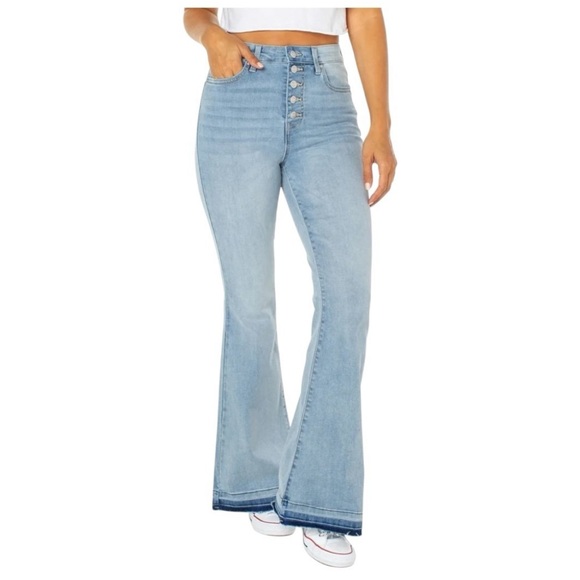 🆕 Celebrity Pink Women's Juniors Exposed Button & Hem Flare Jeans Size: 3/26 - Picture 1 of 10